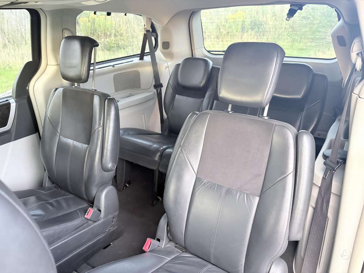 Chrysler Grand 2010 — photo 12