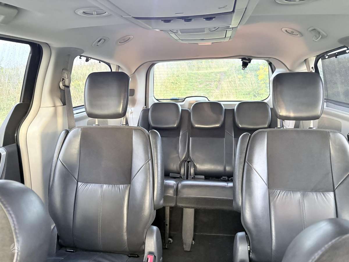 Chrysler Grand 2010 — photo 13