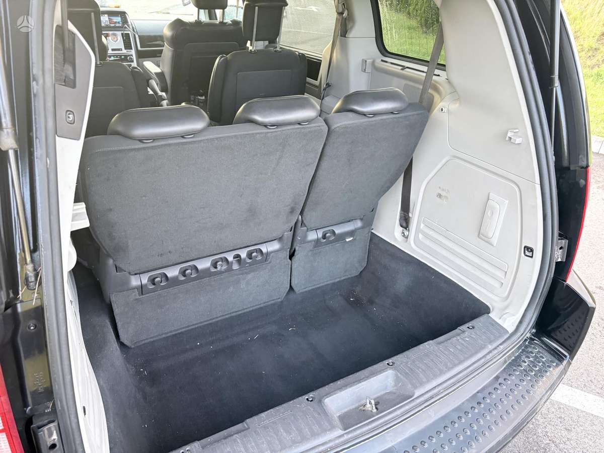 Chrysler Grand 2010 — photo 14