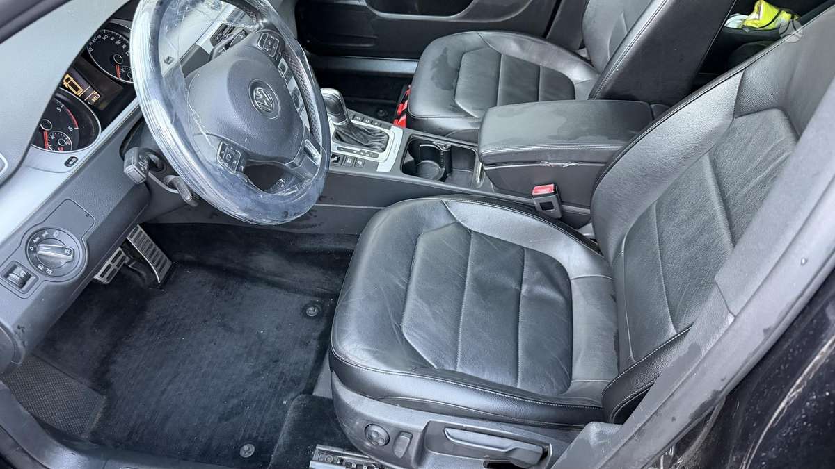 Volkswagen Passat 2013 — салон