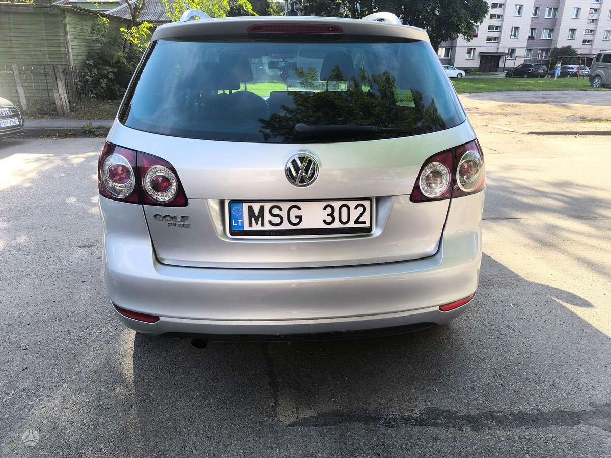 Volkswagen Golf 2011 — engine 1598 cm³, 105 HP (77kW)