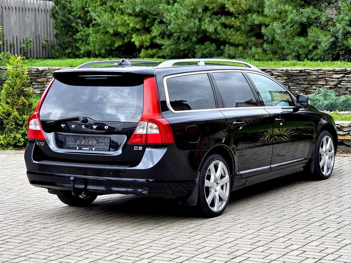 Volvo V70 2011 — photo 11
