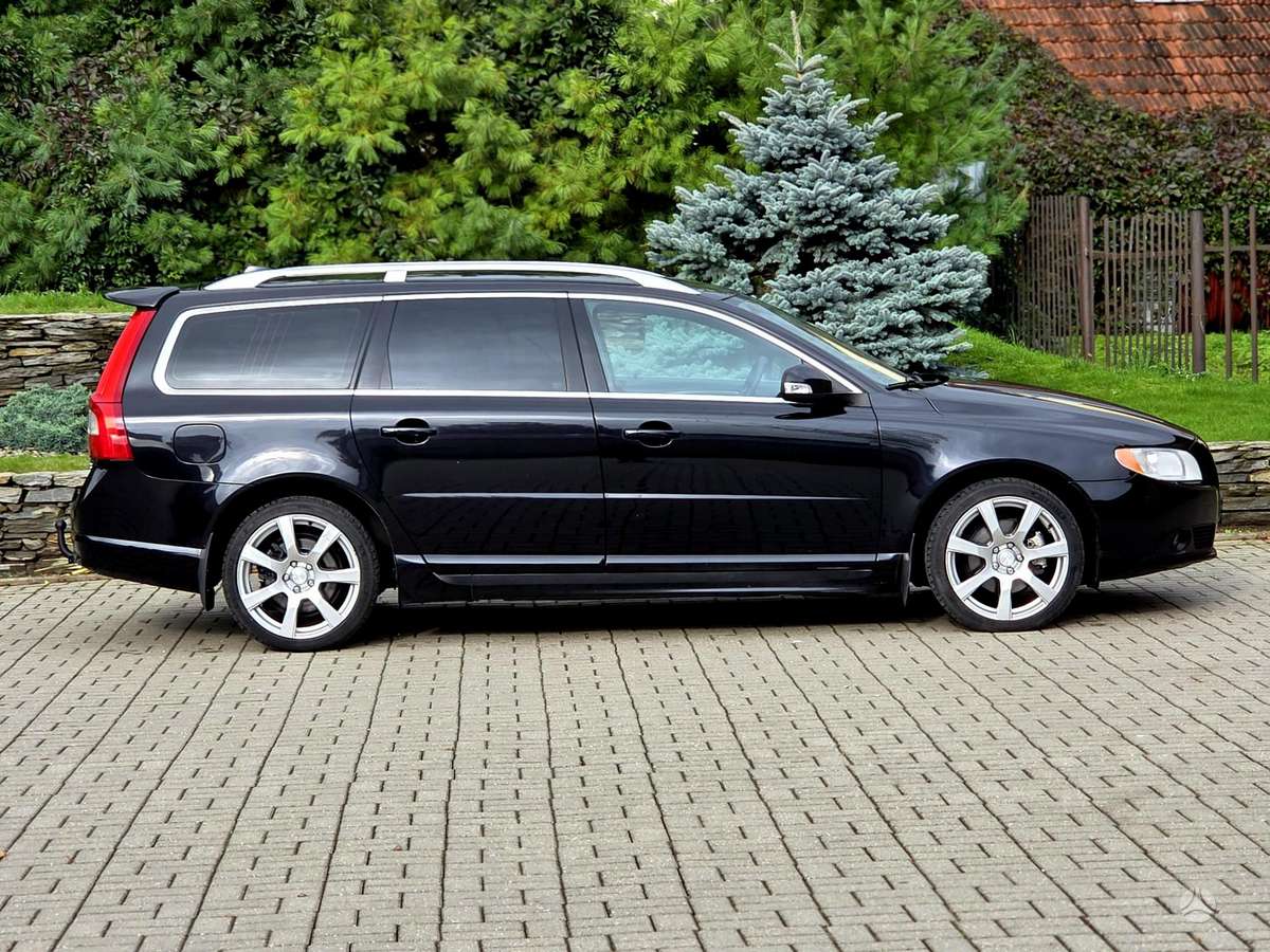 Volvo V70 2011 — photo 12