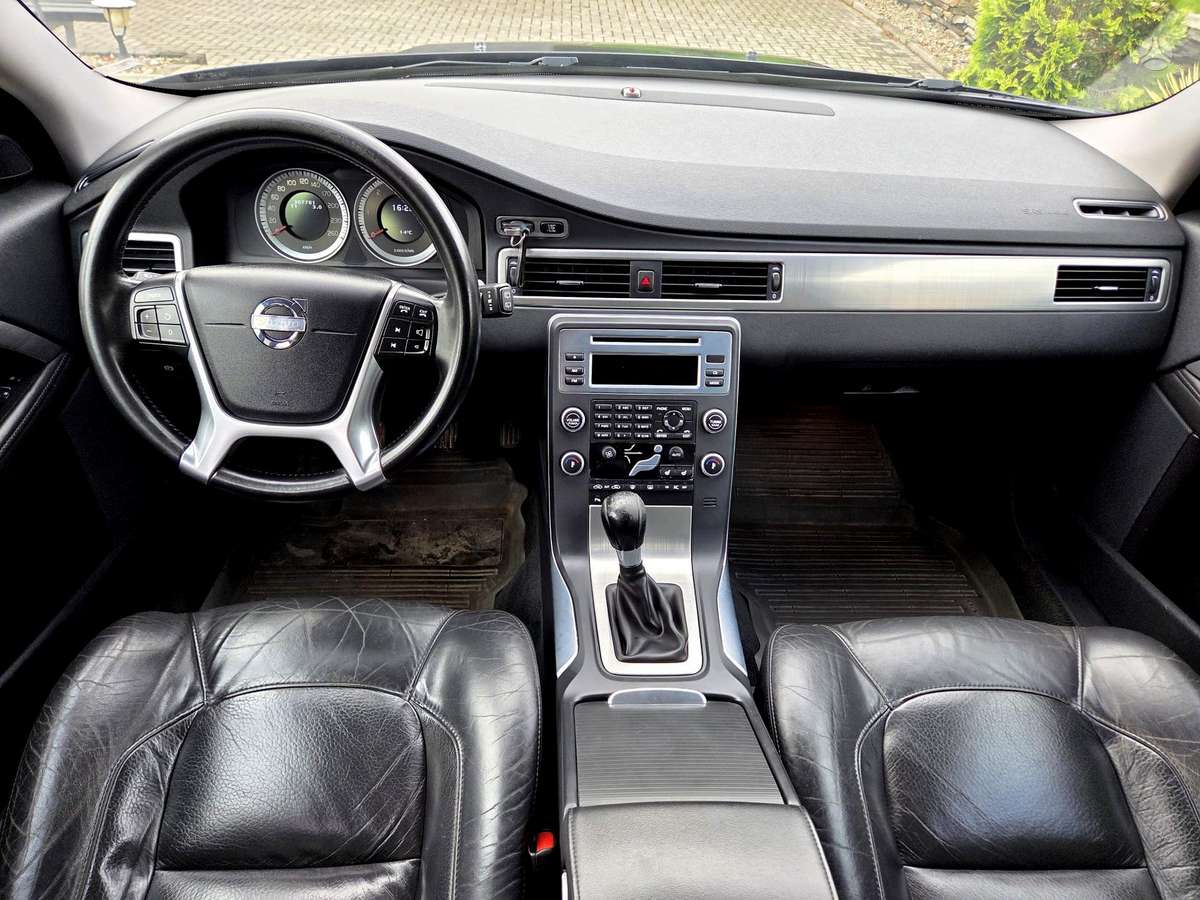 Volvo V70 2011 — photo 17