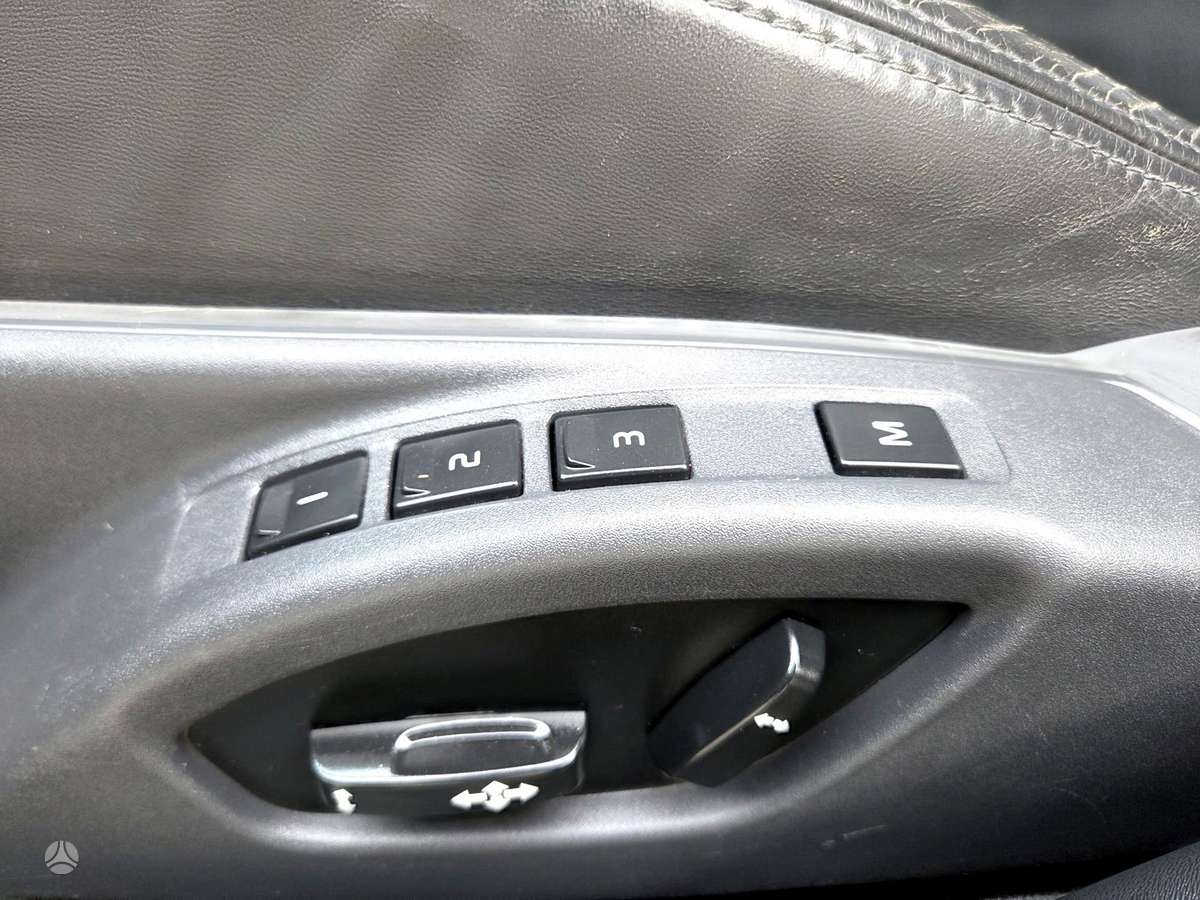 Volvo V70 2011 — photo 19