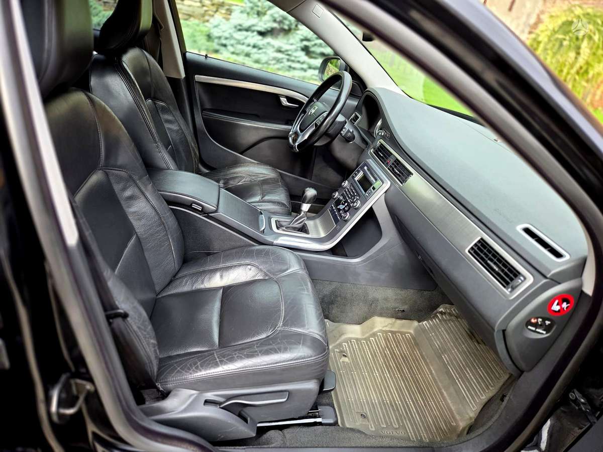 Volvo V70 2011 — photo 21