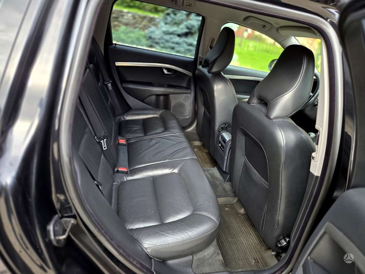Volvo V70 2011 — photo 22
