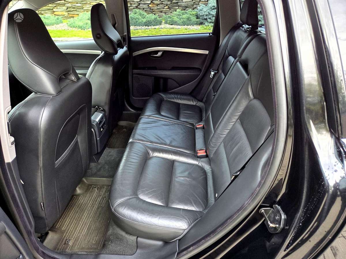 Volvo V70 2011 — photo 23