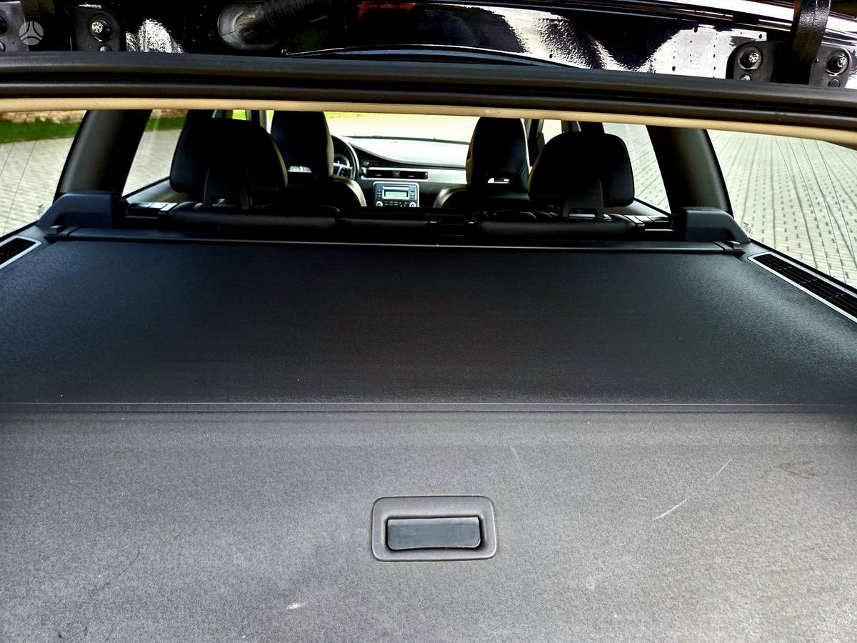 Volvo V70 2011 — photo 24