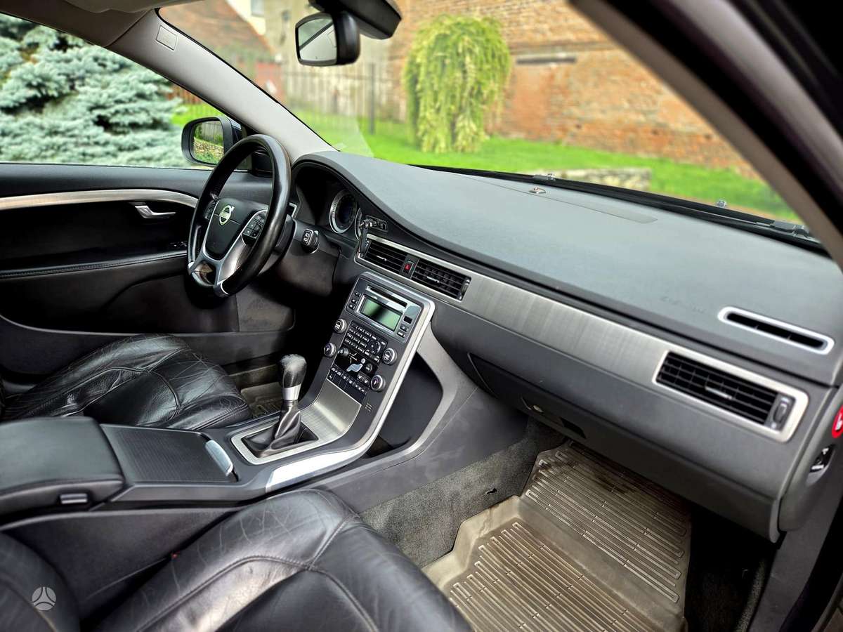 Volvo V70 2011 — photo 26
