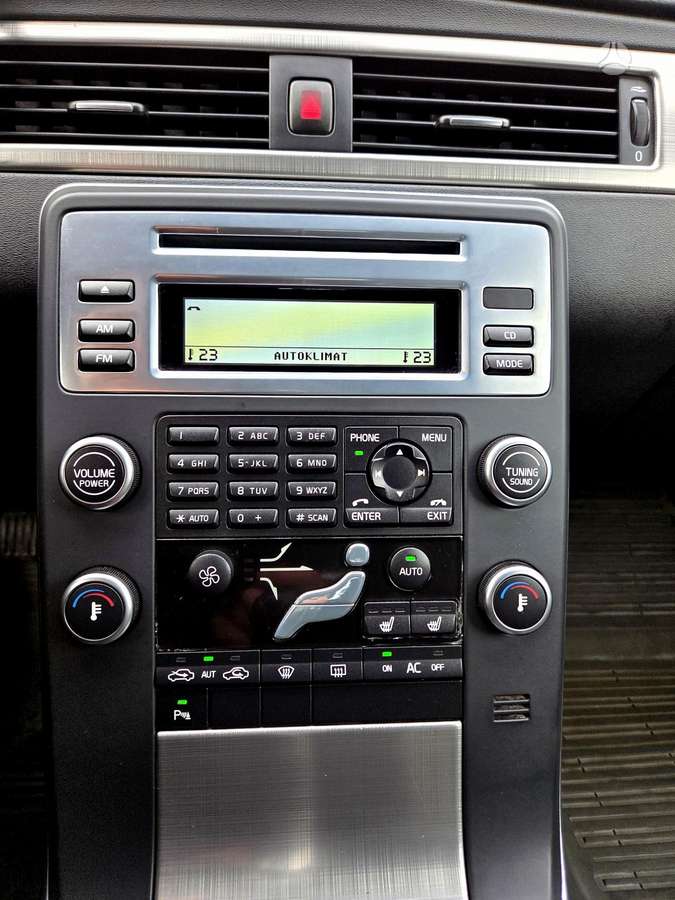 Volvo V70 2011 — photo 28