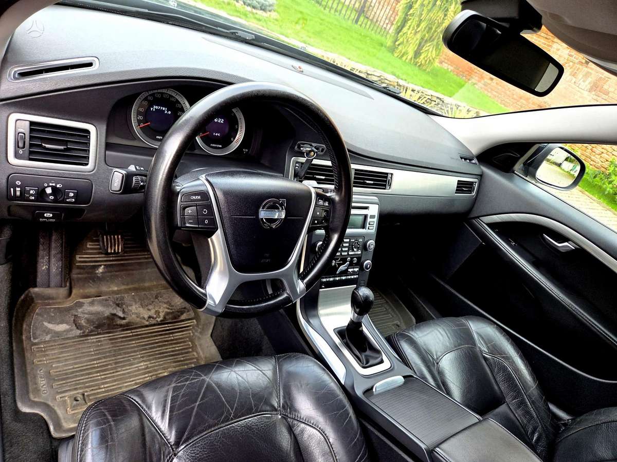 Volvo V70 2011 — photo 29