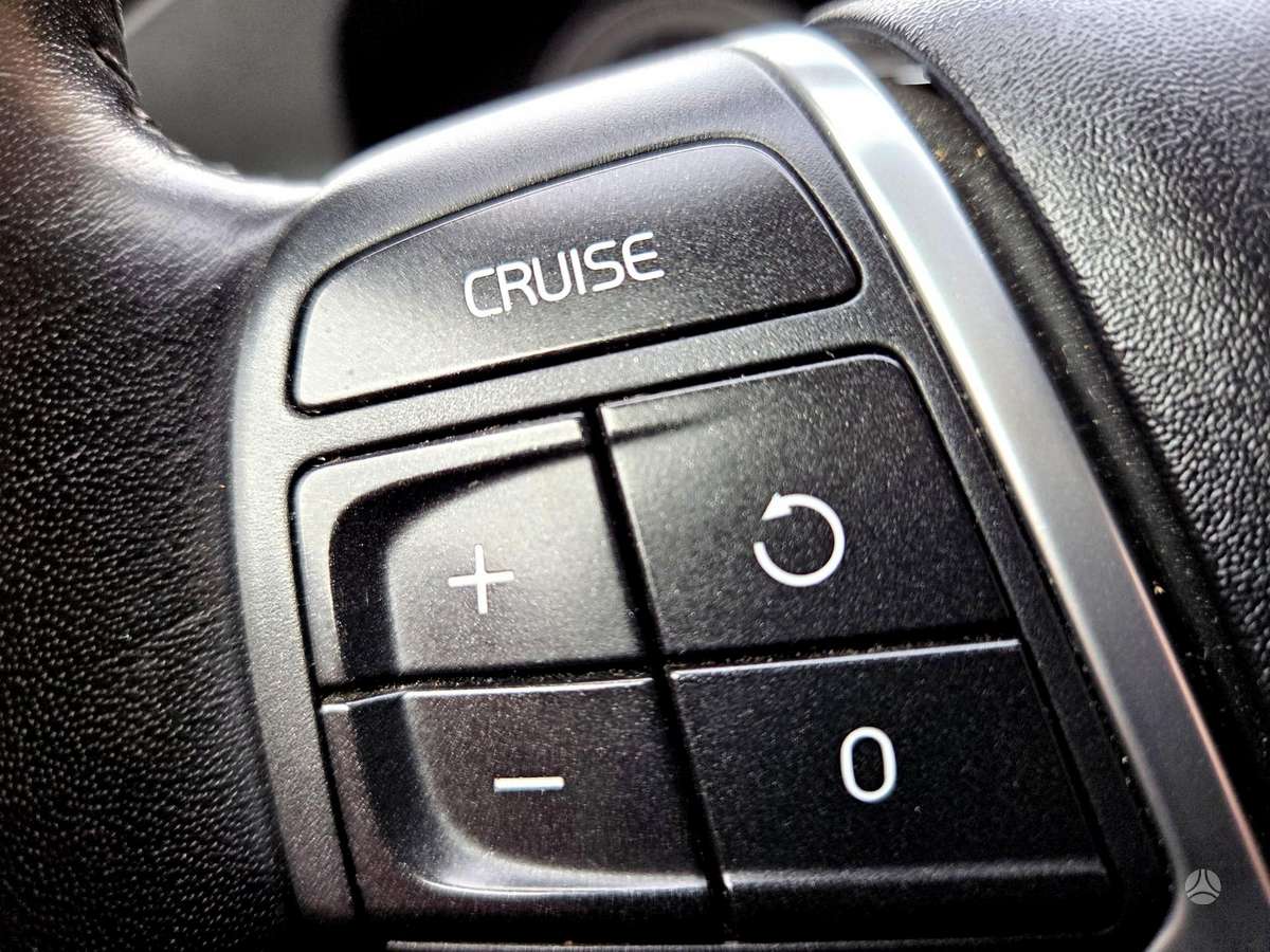 Volvo V70 2011 — photo 30