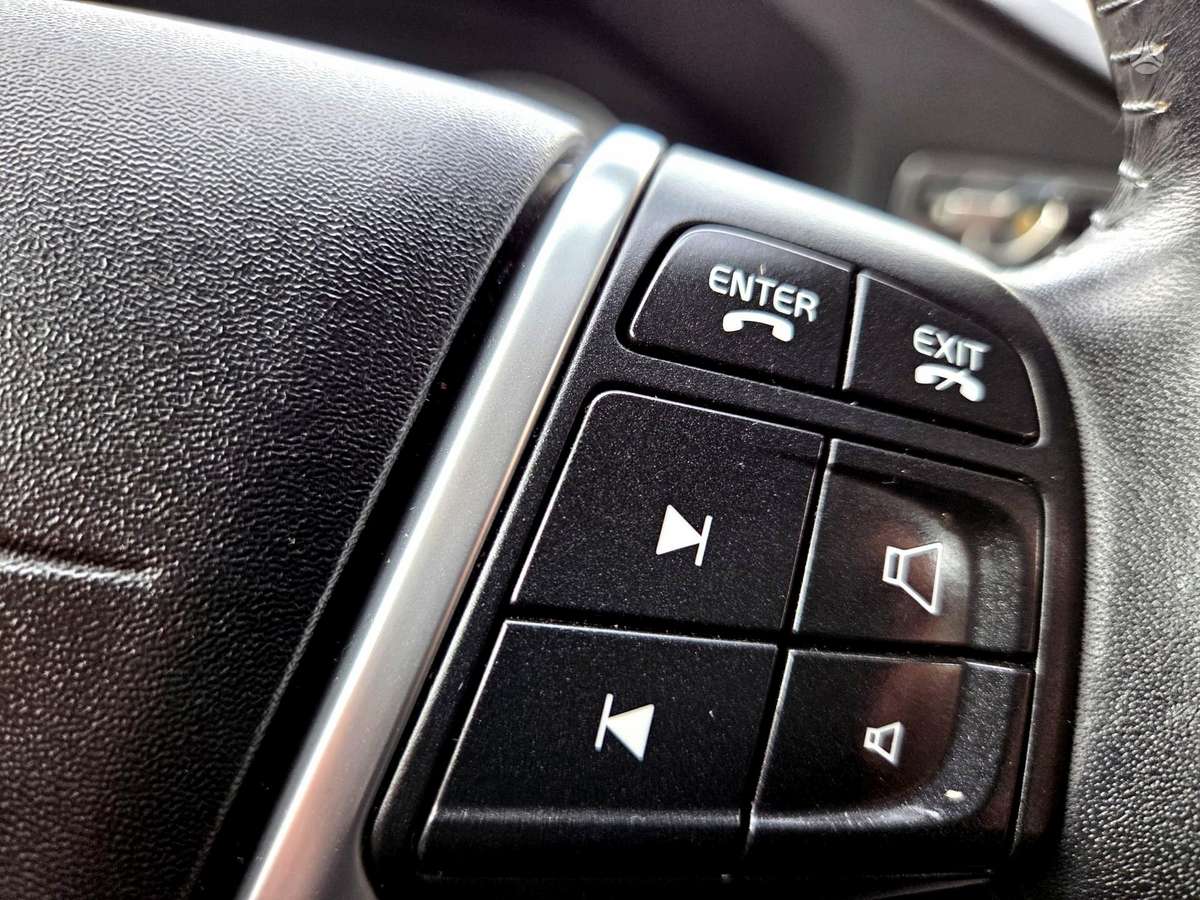 Volvo V70 2011 — photo 31