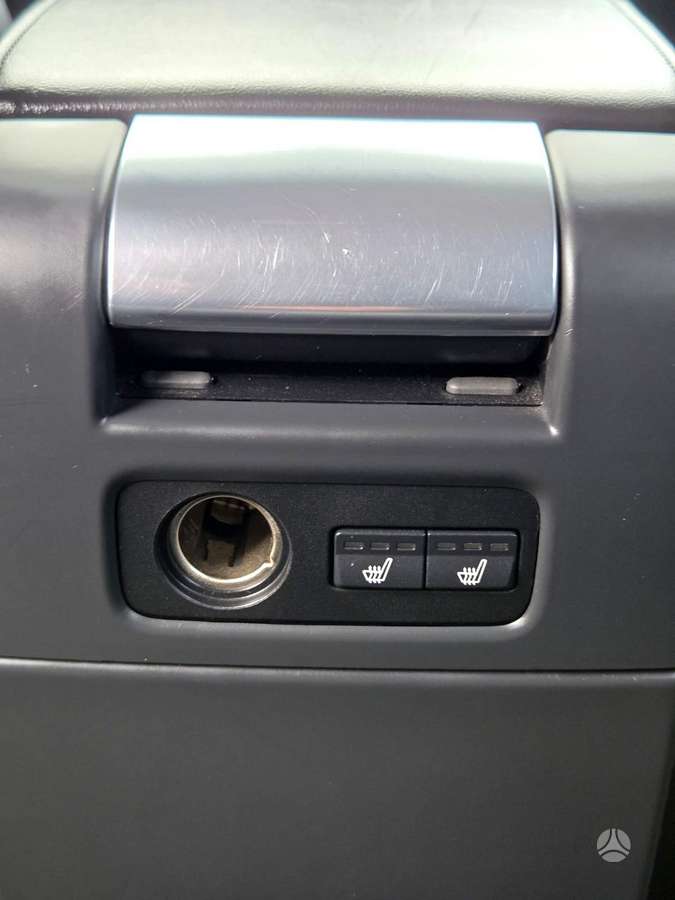 Volvo V70 2011 — photo 36
