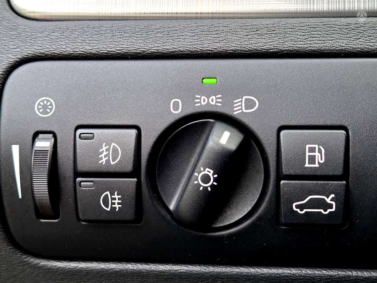 Volvo V70 2011 — photo 37
