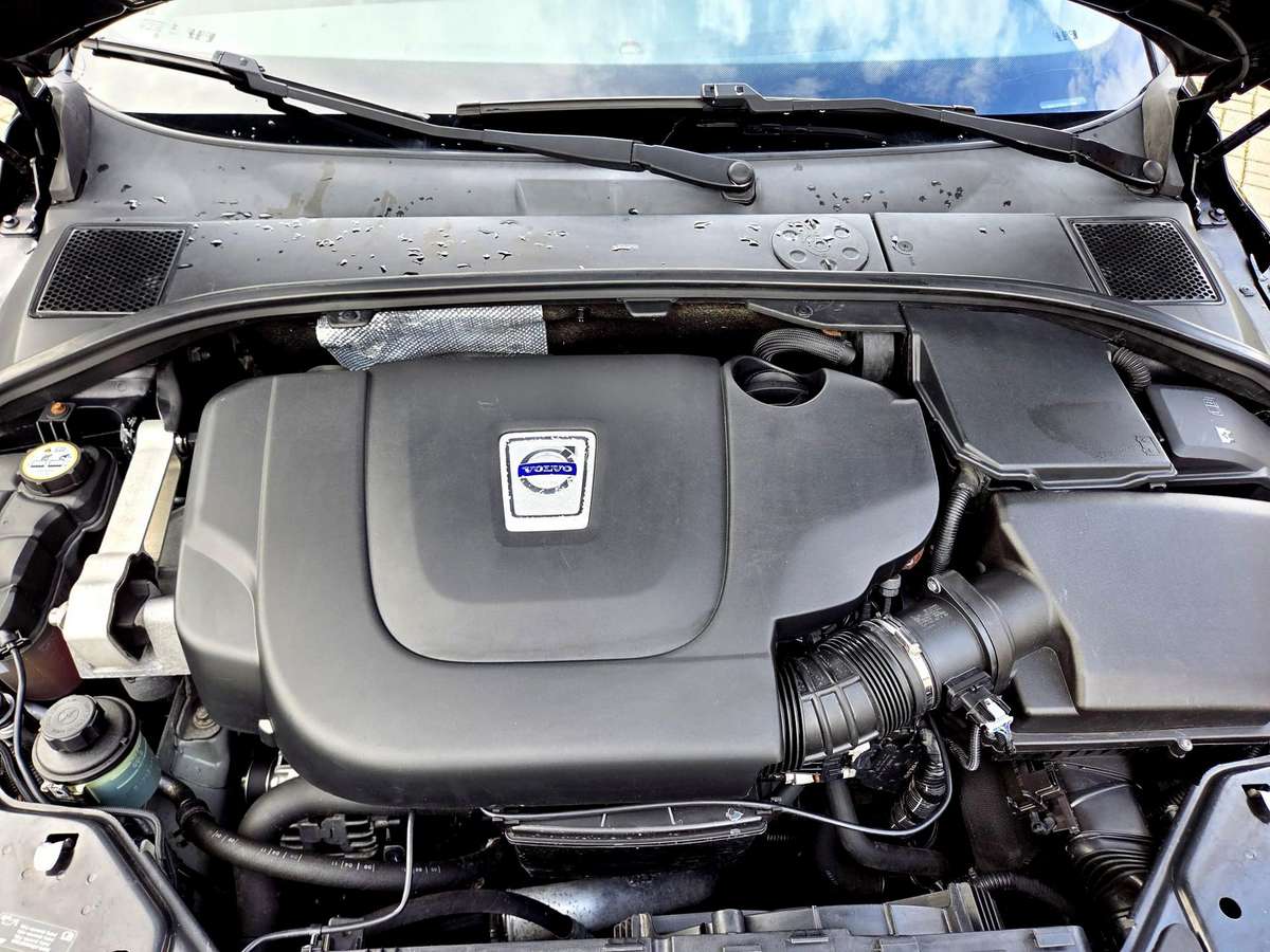 Volvo V70 2011 — photo 38