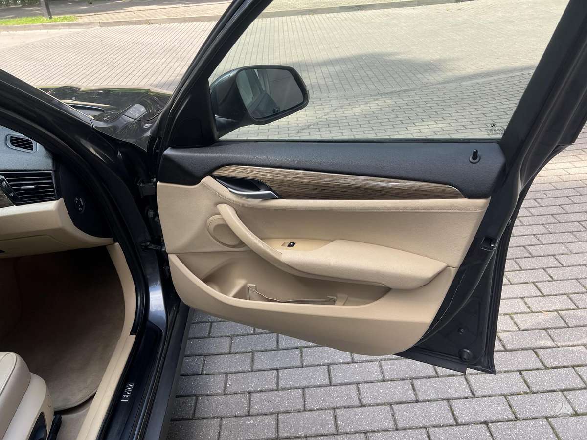 BMW X1 2013 — photo 16