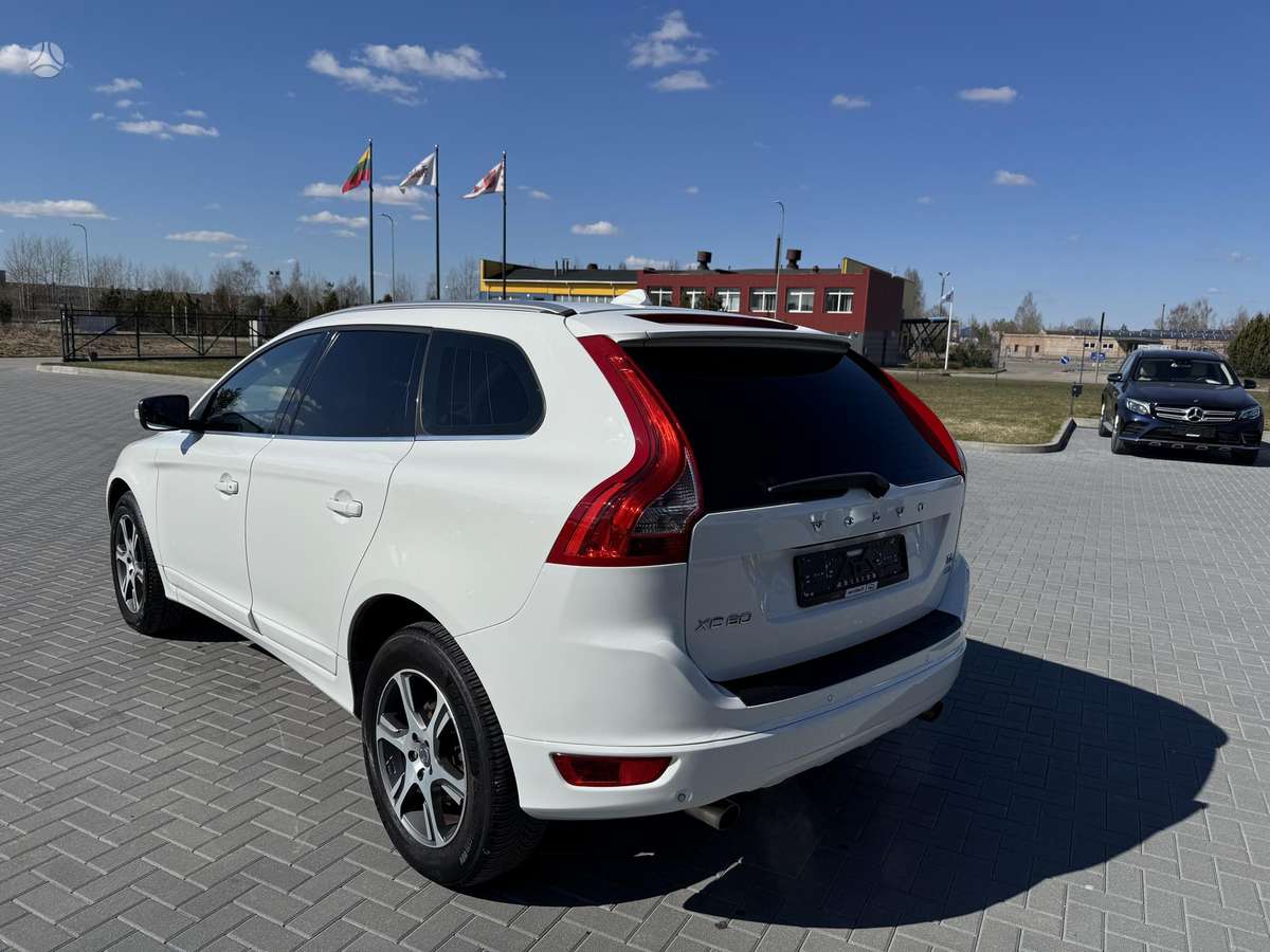 Volvo XC60 2010 — двигун 2953 cm³, 305 HP (224kW)