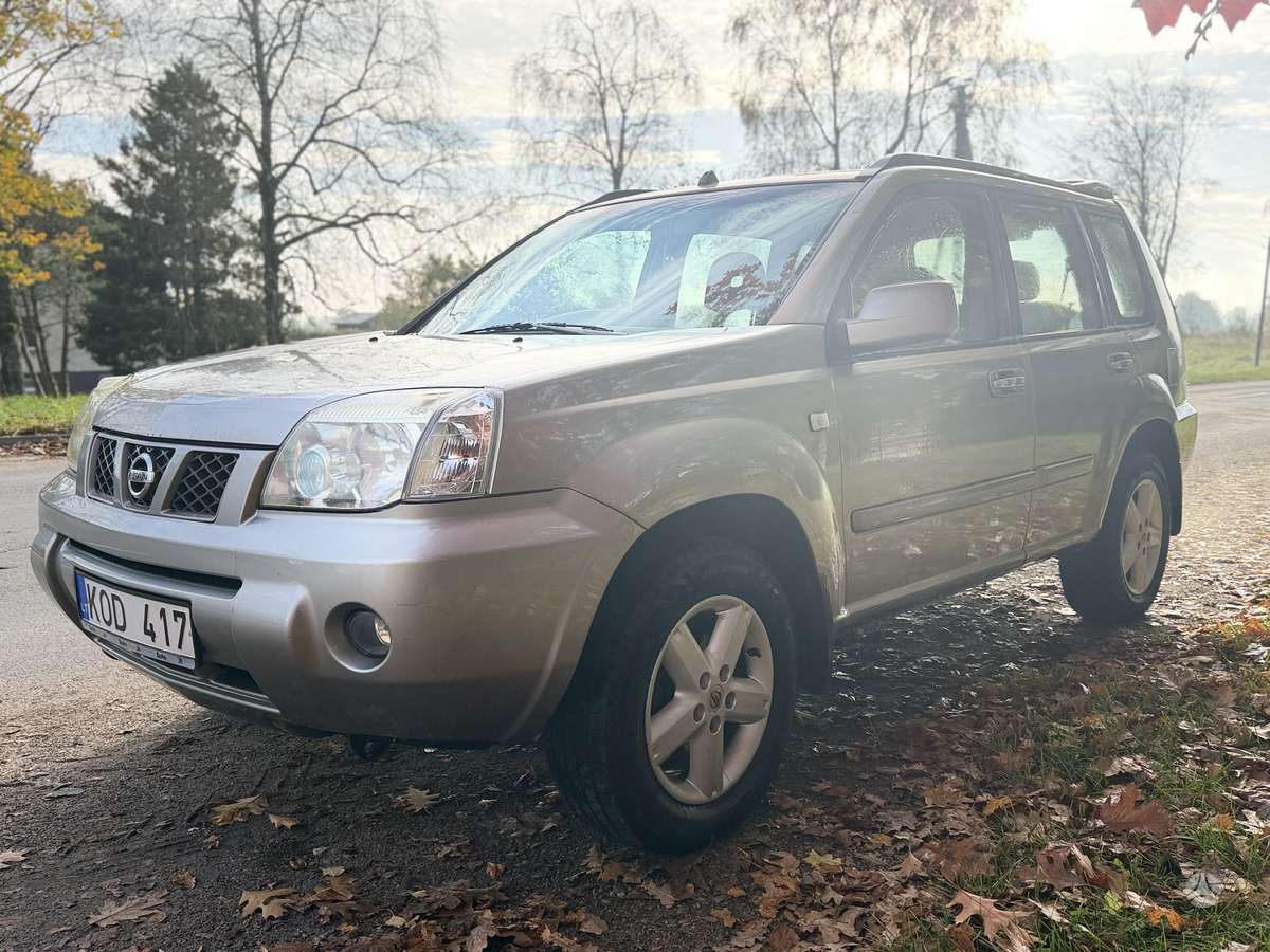 Nissan X-Trail 2006 — rear view