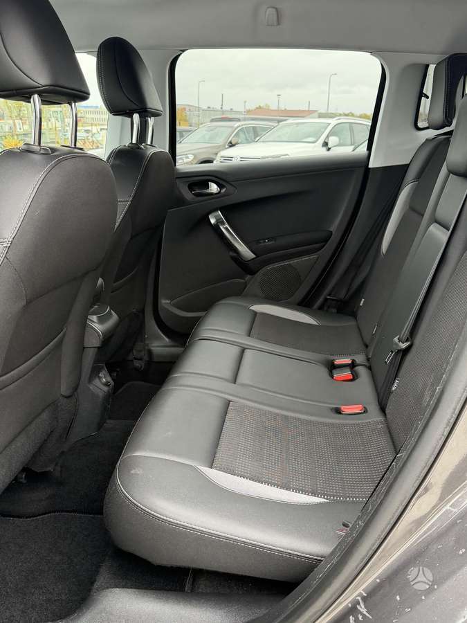 Peugeot 2008 2015 — photo 11