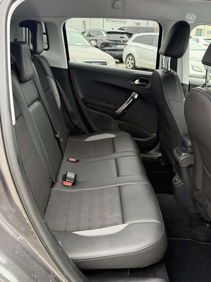 Peugeot 2008 2015 — photo 12