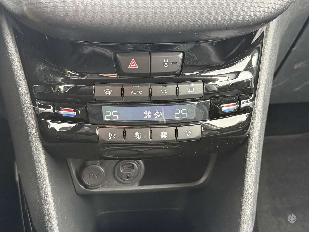 Peugeot 2008 2015 — photo 16