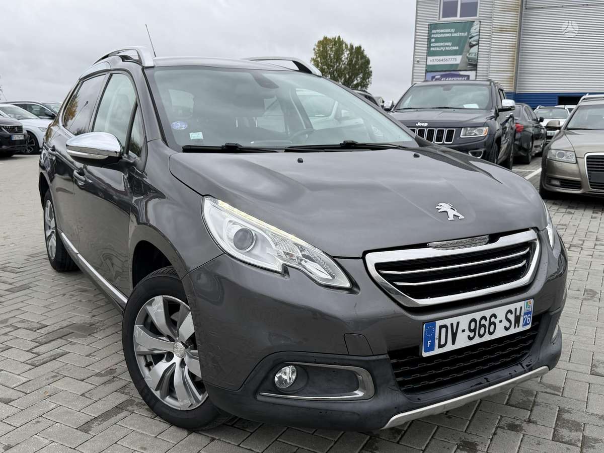 Peugeot 2008 2015 — interior