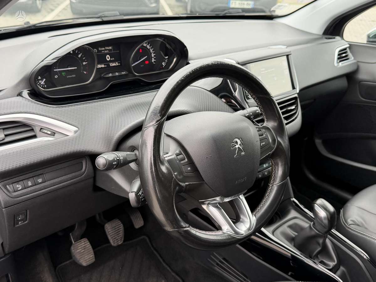 Peugeot 2008 2015 — photo 8