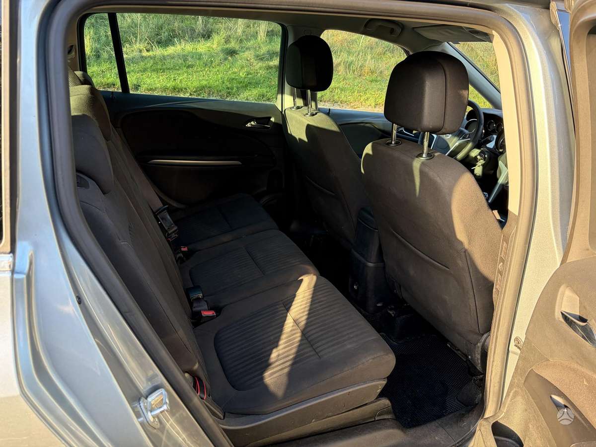 Opel Zafira 2014 — photo 11