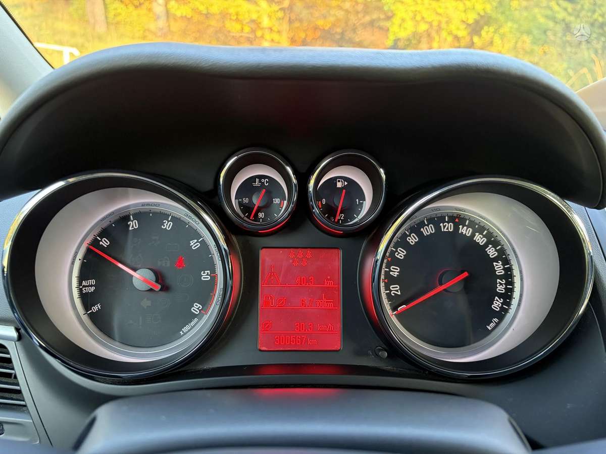 Opel Zafira 2014 — photo 12