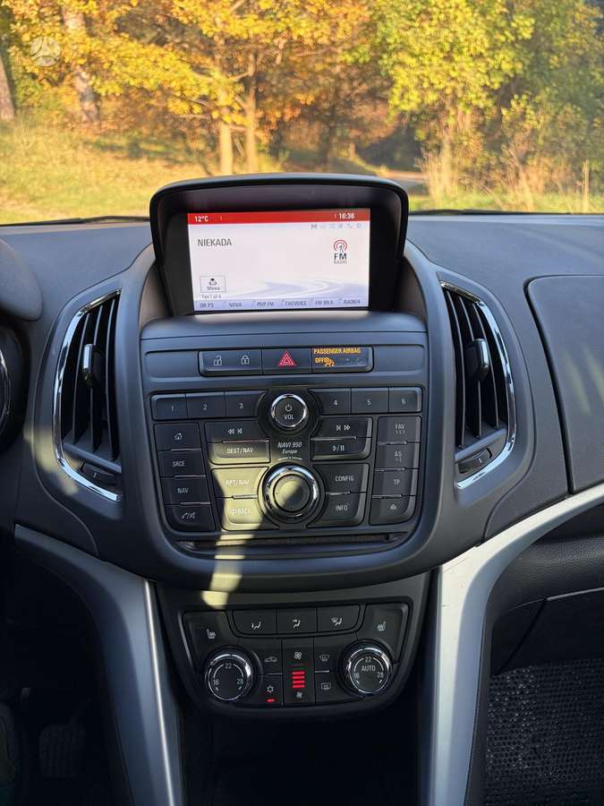 Opel Zafira 2014 — photo 13