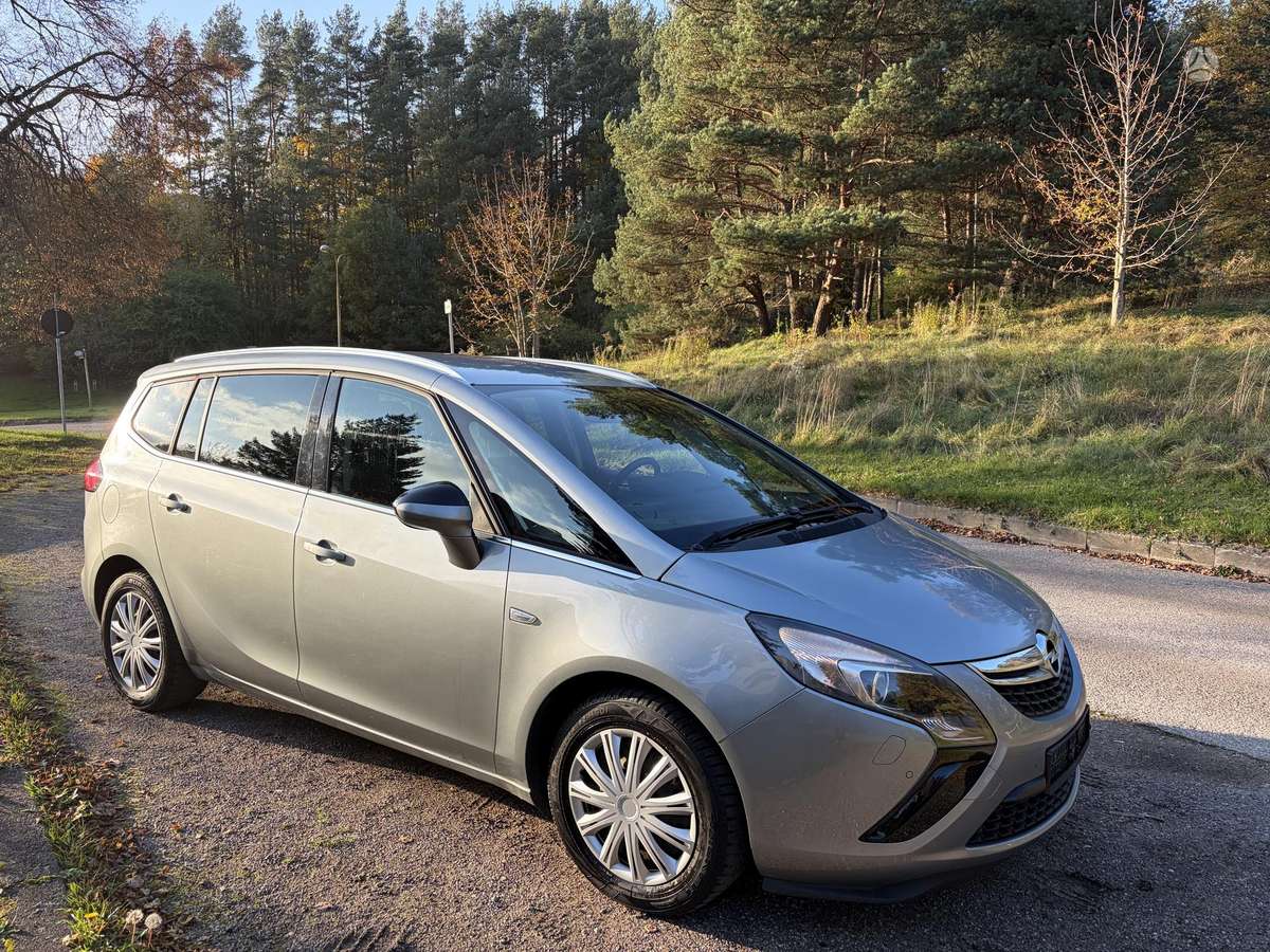 Opel Zafira 2014 — interior