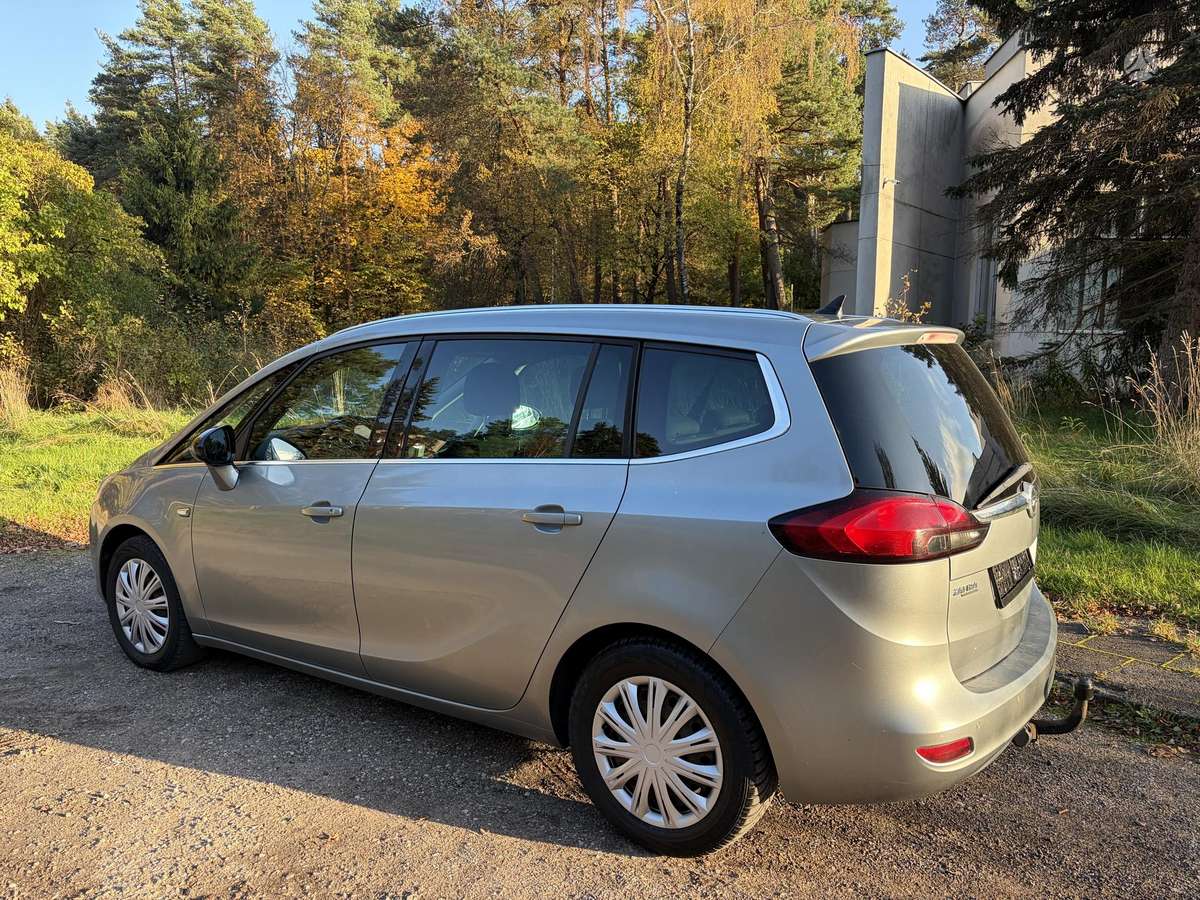 Opel Zafira 2014 — engine 1600 cm³, 136 HP (100kW)