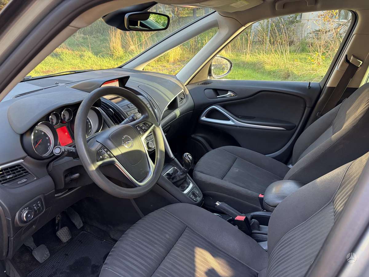 Opel Zafira 2014 — photo 7