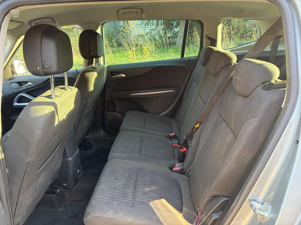 Opel Zafira 2014 — photo 8