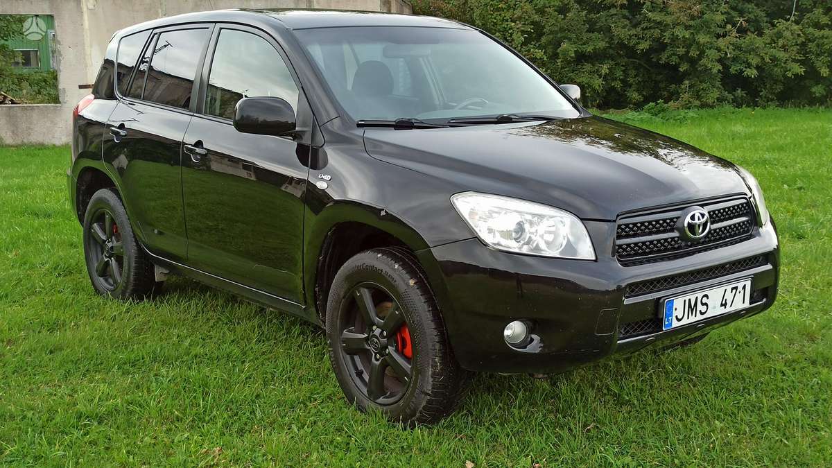 Toyota RAV4 2006 — rear view