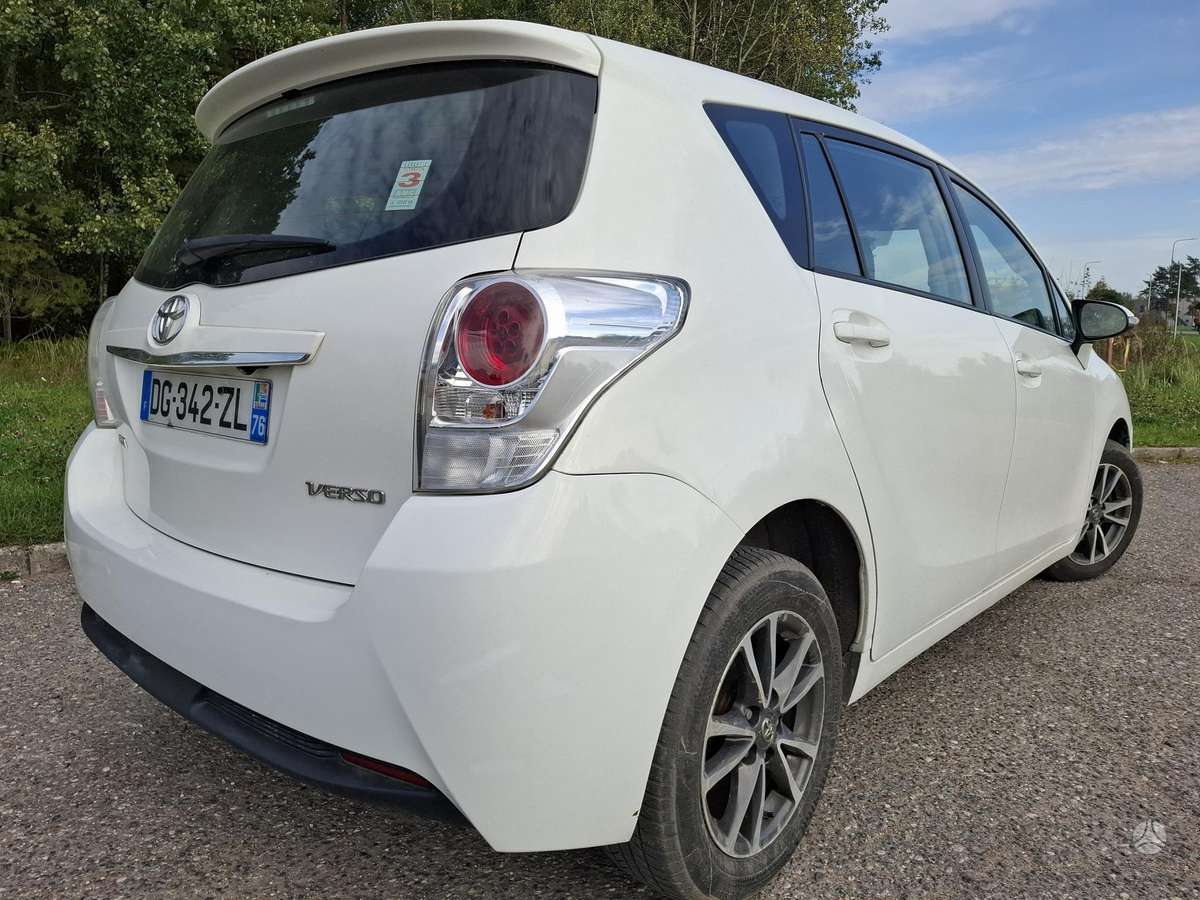 Toyota Verso 2014 — салон