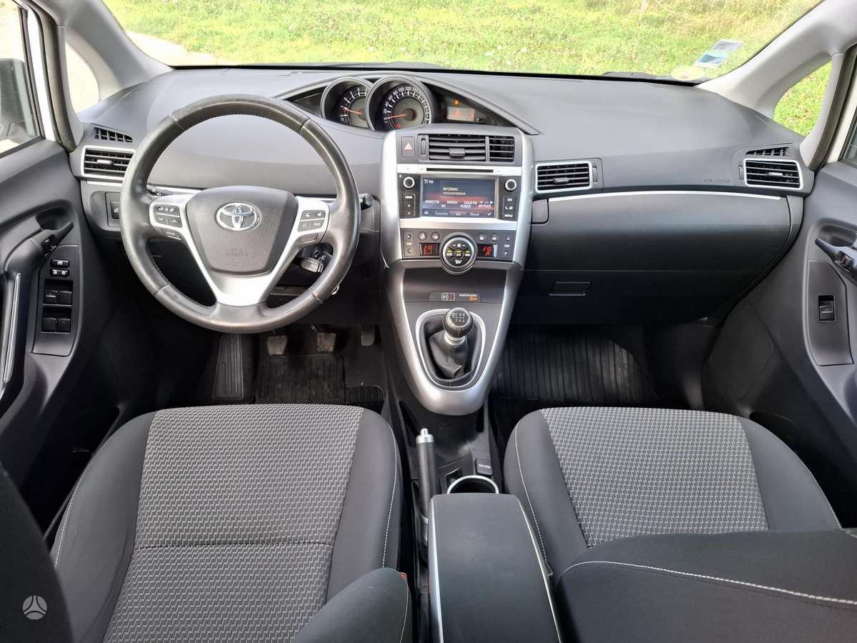 Toyota Verso 2014 — двигун 1598 cm³, 111 HP (82kW)