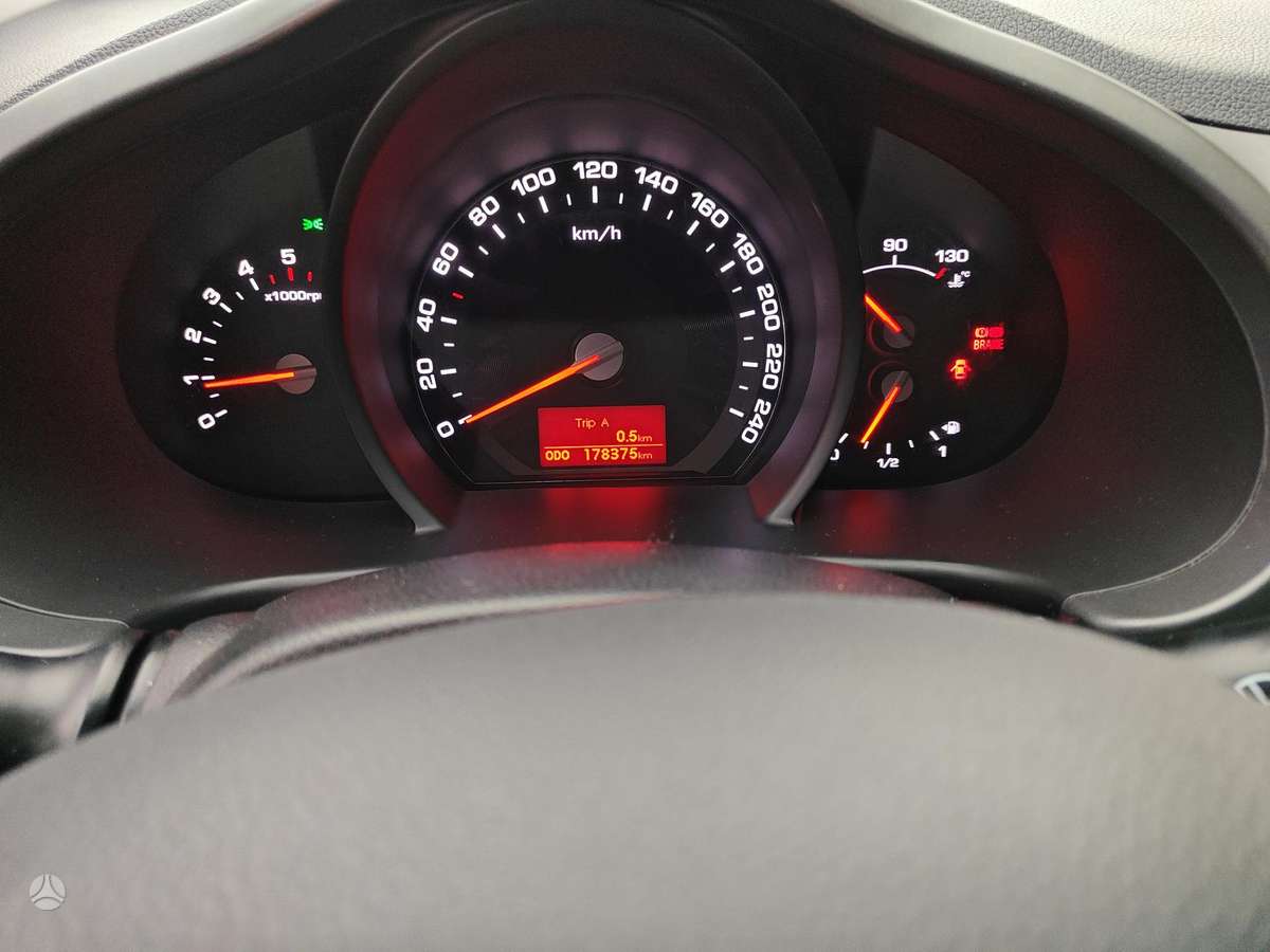 Kia Sportage 2011 — photo 15