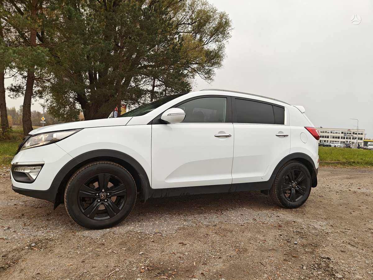 Kia Sportage 2011 — rear view