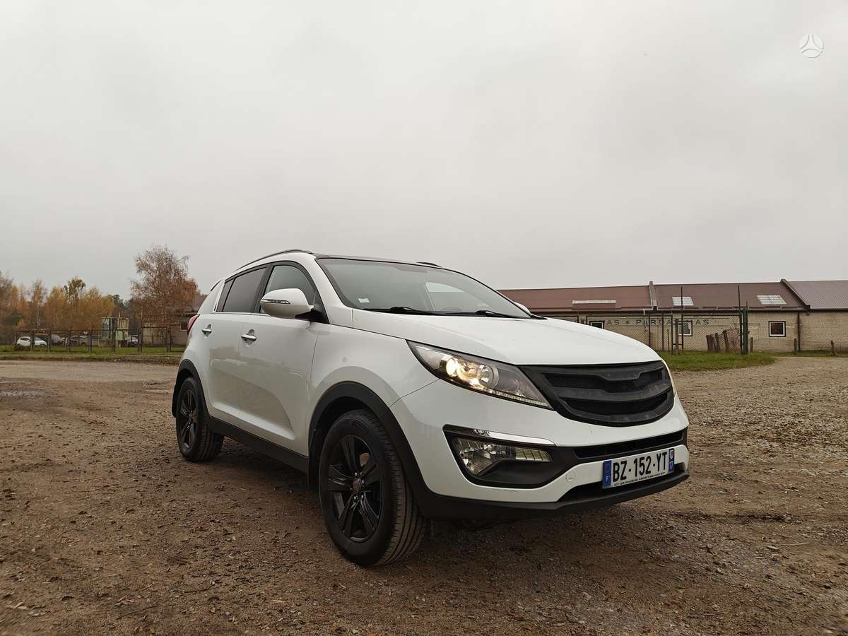 Kia Sportage 2011 — interior