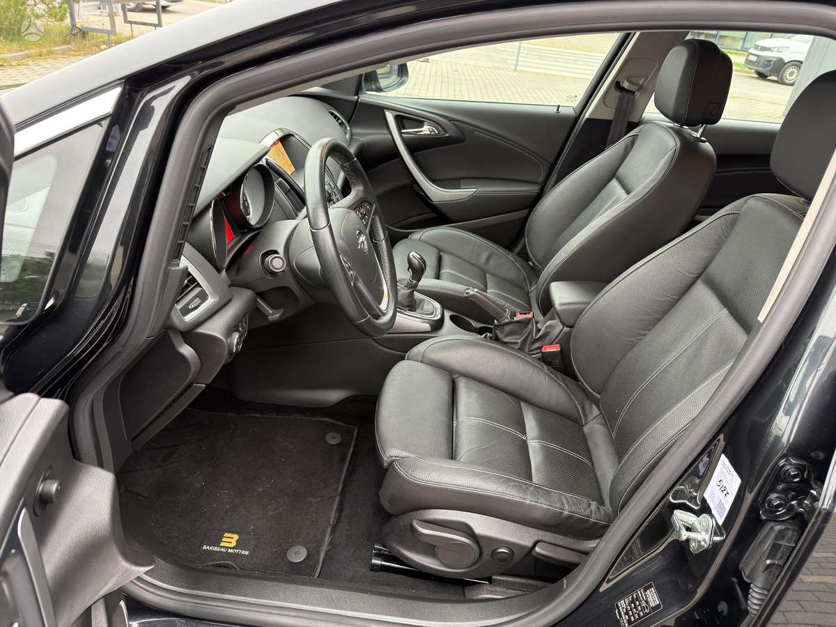 Opel Astra 2014 — фото 10