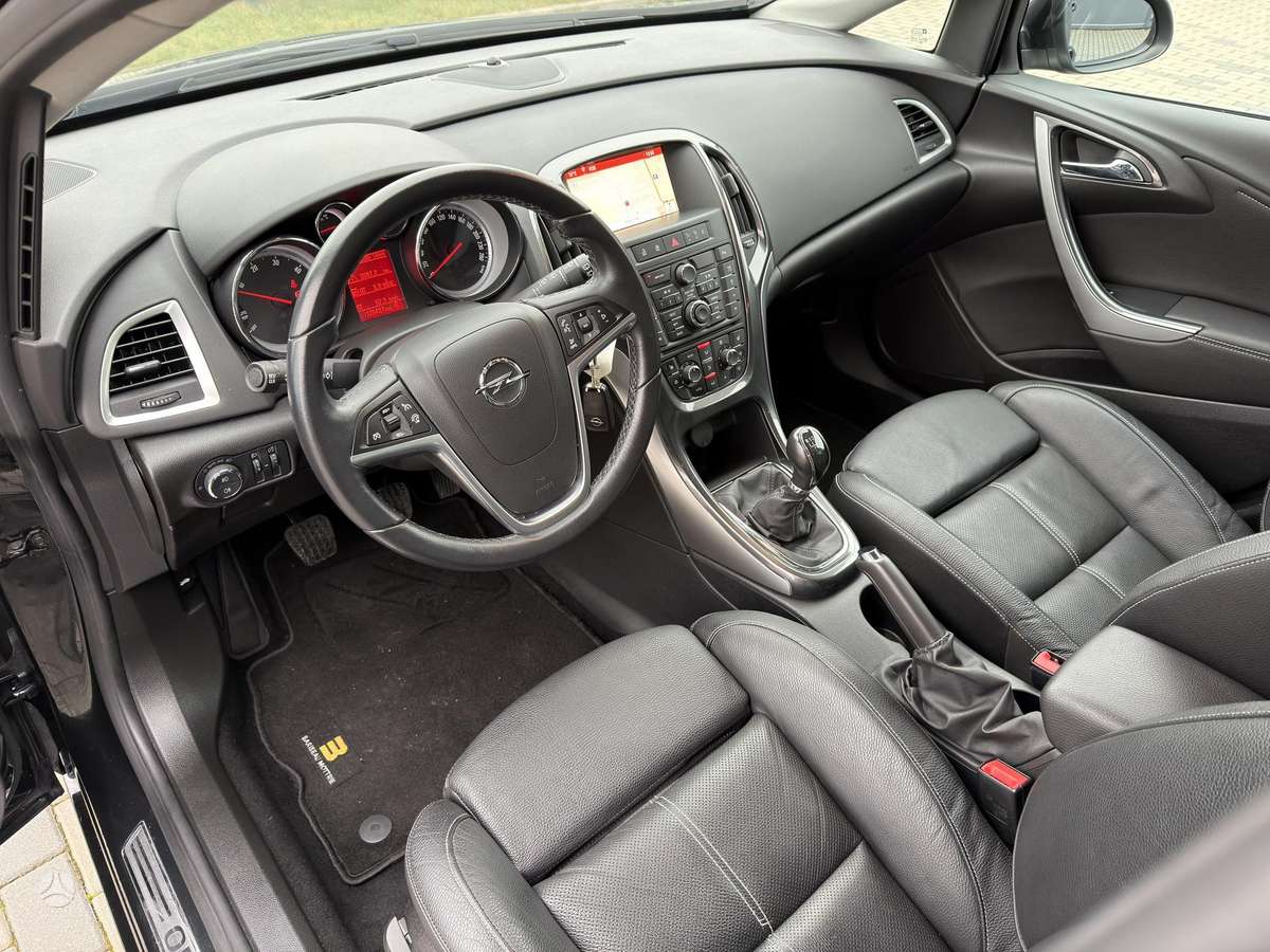 Opel Astra 2014 — фото 11