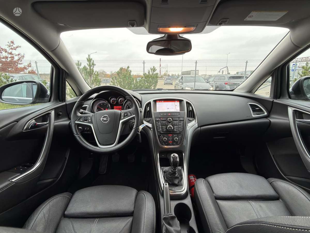 Opel Astra 2014 — фото 15