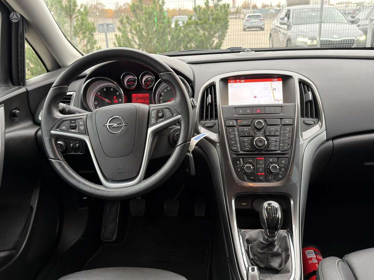 Opel Astra 2014 — фото 16