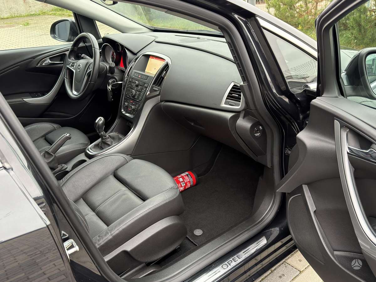 Opel Astra 2014 — фото 17