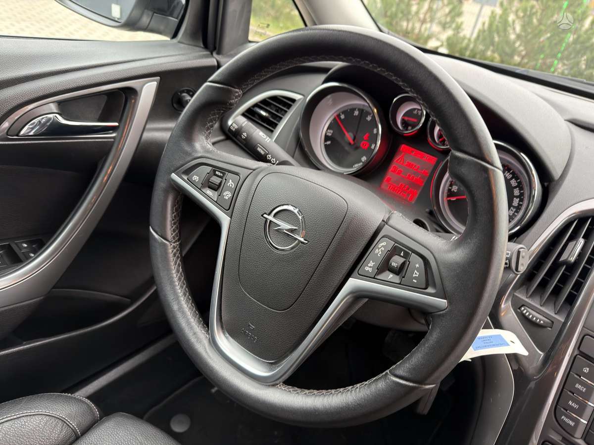 Opel Astra 2014 — фото 23