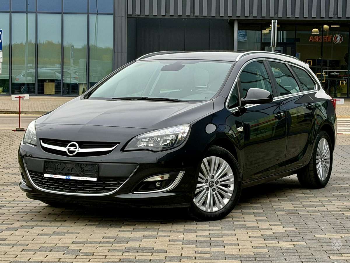 Opel Astra 2014 — салон