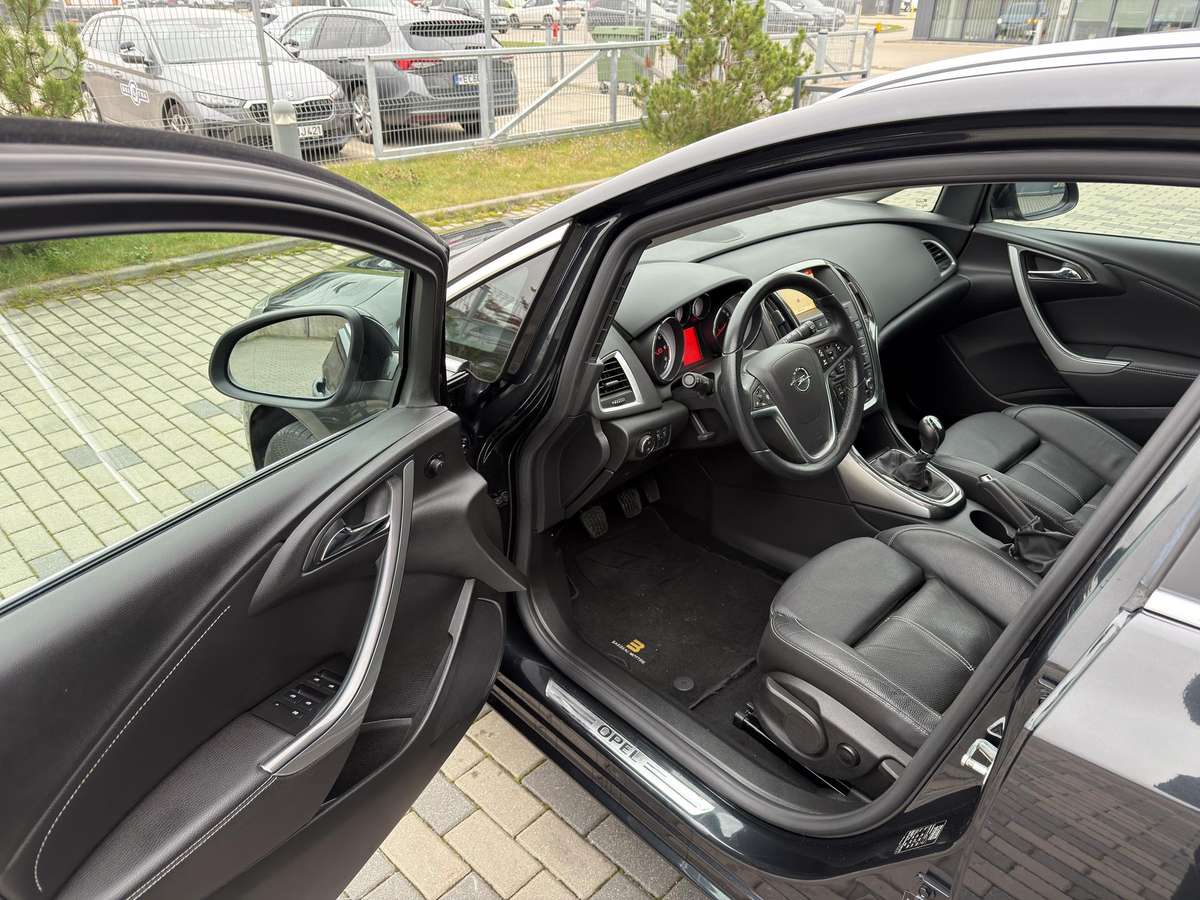 Opel Astra 2014 — фото 9